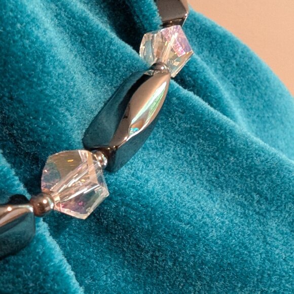 1980's inspired Modern Hematite Art Deco Necklace. - Picture 2 of 4